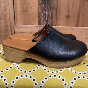 Women’s Universal Thread clogs